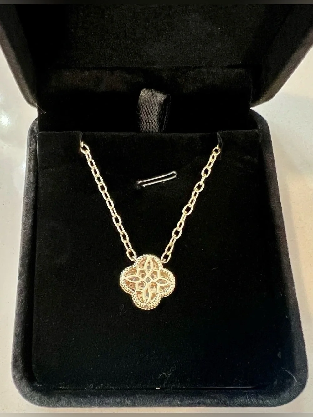 ALLISON KAUFMAN 14K YELLOW GOLD & DIAMOND STATIONED CLOVER ALHAMBRA NECKLACE - Picture 4 of 6